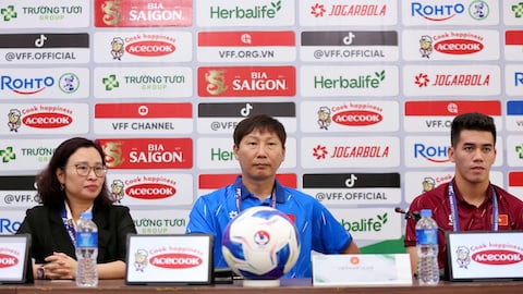  HLV Kim Sang Sik: ‘Việt Nam sẽ nỗ lực ghi bàn vào lưới Lào càng nhiều càng tốt’